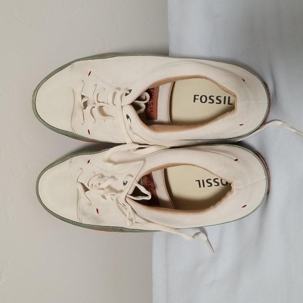 Fossil men casual shoes, size 10 , off white color